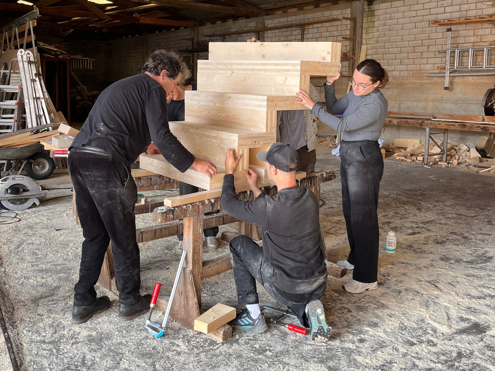 Einbau einer Holztreppe im Rahmen eines Bestandsumbaus