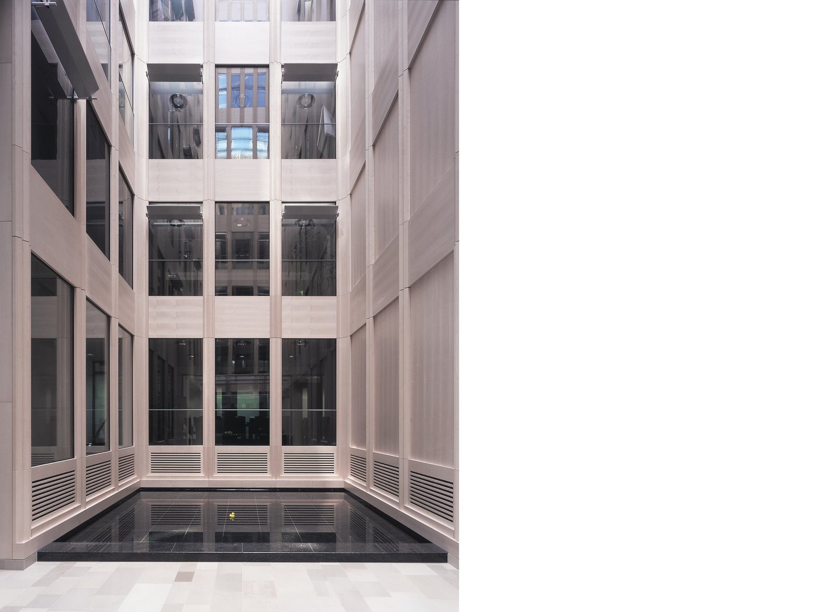 maximilianstrasse_blockergaenzung_stadtraumgestaltung_heller_farbton_terrakottastein_modernisierung_m8architekten