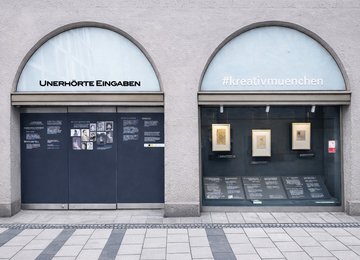 Schaufenster-Ausstellung „Unerhörte Eingaben“ in der Kaufingerstraße in München zum Gedenken an die Opfer der NS-„Euthanasie“-Verbrechen.