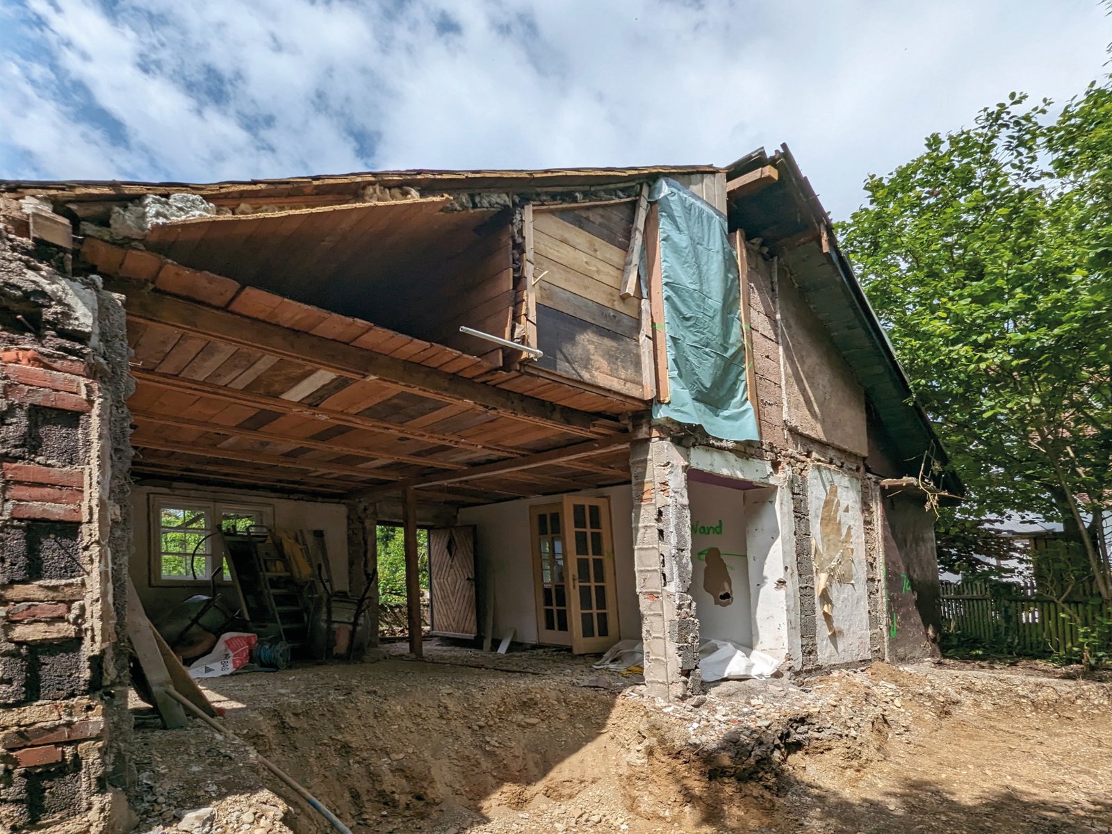 Wanddurchbruch im Innenraum beim Bauen im Bestand