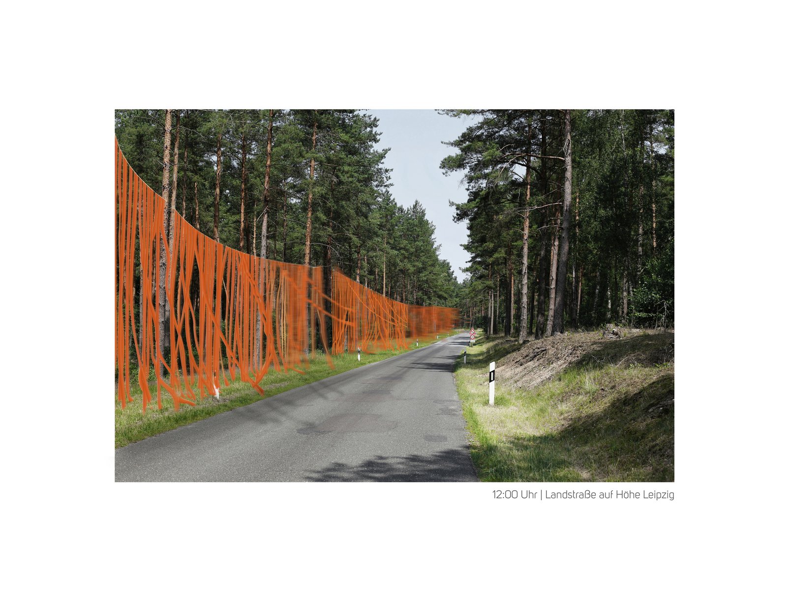 Orangene Gedenkbänder in Leipzig als Beitrag zur Erinnerungskultur an die Verbrechen des Nationalsozialismus entlang der Autobahn.